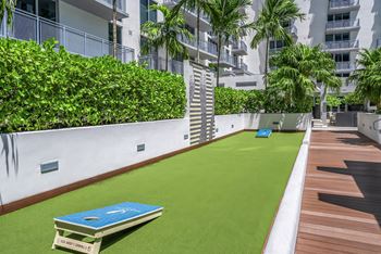 Rooftop landscaped sundeck